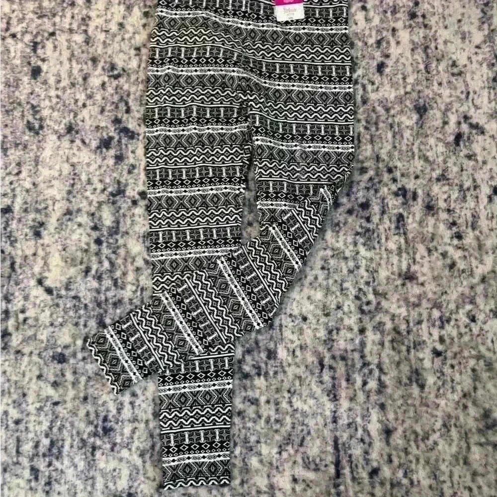 NWT Girls size Medium Cotton Patterned Leggings